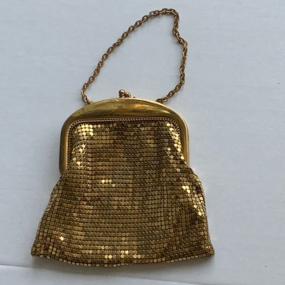 Vintage Handbags - Vintage gold chain mail purse